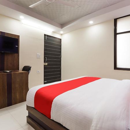Hotel O Maharaja Gold Yeni Delhi Dış mekan fotoğraf