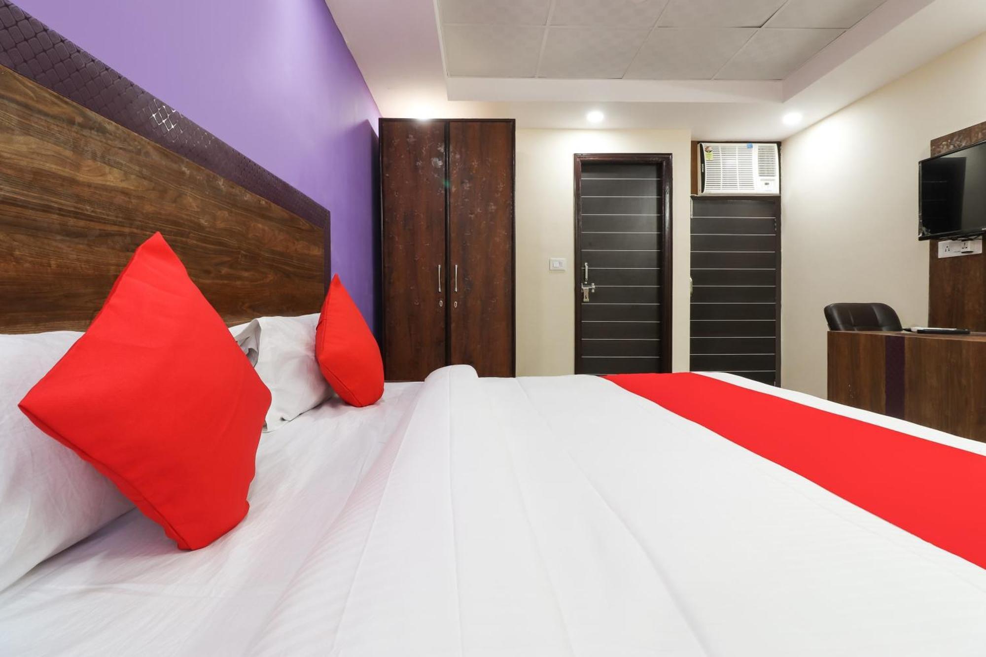 Hotel O Maharaja Gold Yeni Delhi Dış mekan fotoğraf